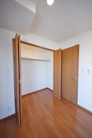 ロイヤルパークス新田の物件内観写真